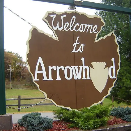 Arrowhead Camping Resort Deluxe Cabin 4-2